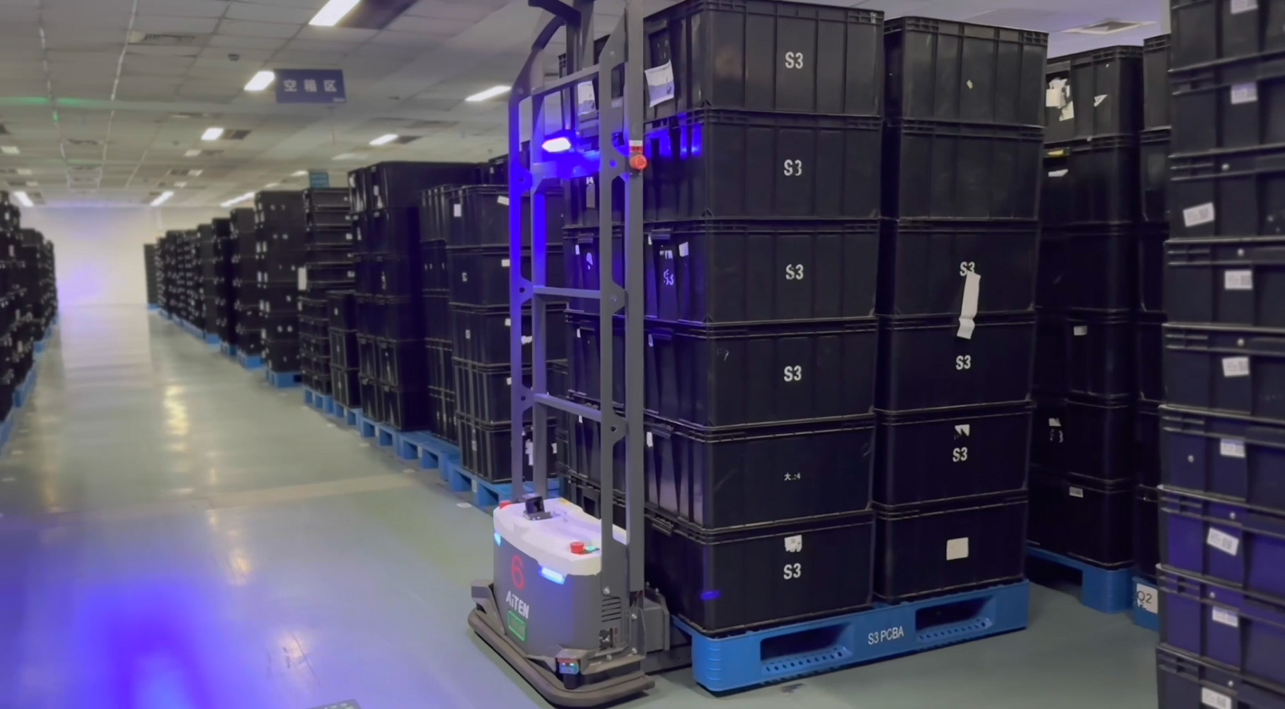 小型仓库的无人叉车解决方案：为什么自动化窄巷道叉车是未来趋势？